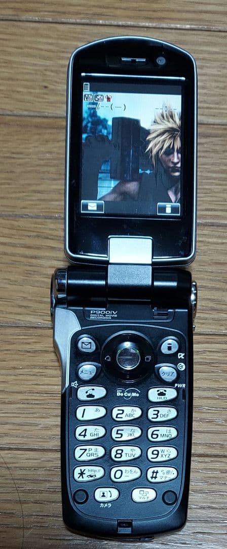 ドコモ FOMA P900iv クラウドブラック FFVII（中古品）