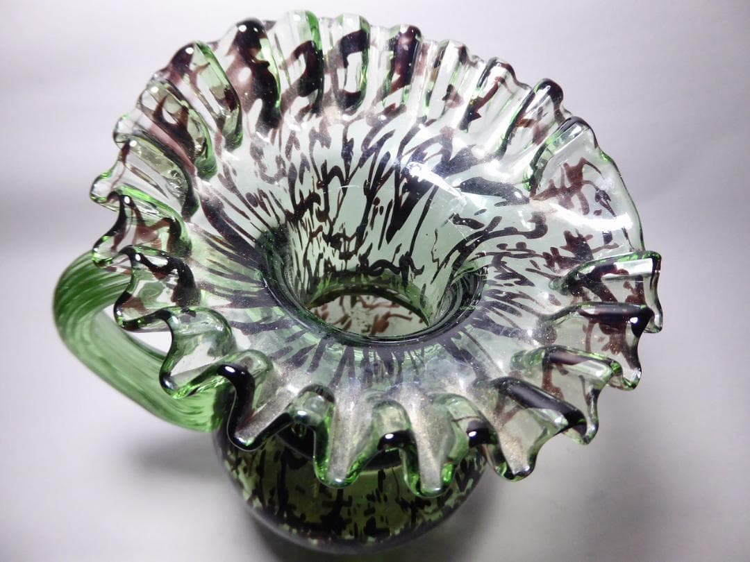 アンティーク 薄緑紫文入り花瓶