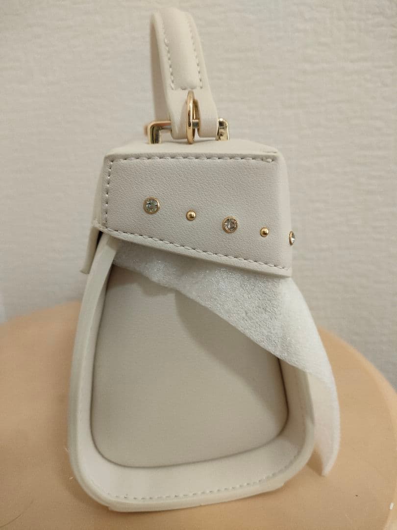 【新品未使用】セルフォード リュタンビジュースタッズポシェット アイボリー