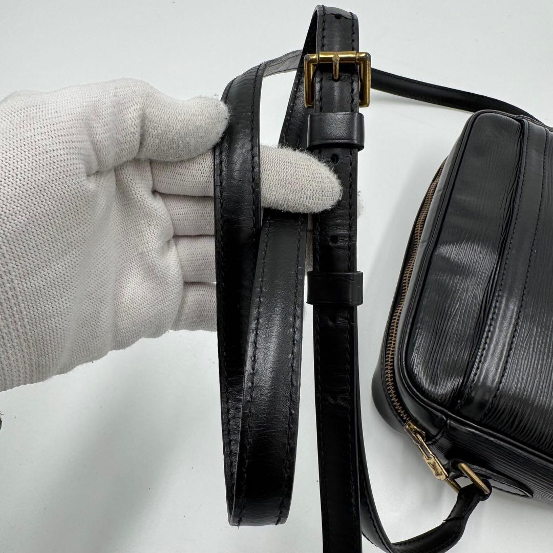 ルイヴィトン エピ トロカデロ24 レザー ショルダーバッグ 斜めがけ ブラック