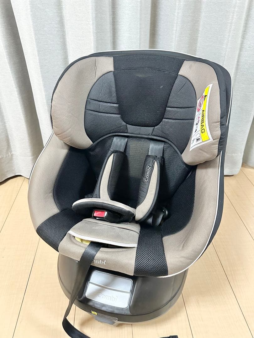 Combi コンビ ネルーム エッグショック チャイルドシート チタングレー