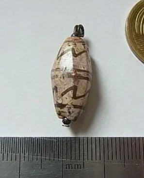 ☆G2601☆古代ストーンビーズ (A45)クシャン 白い紅玉髄 エッジド