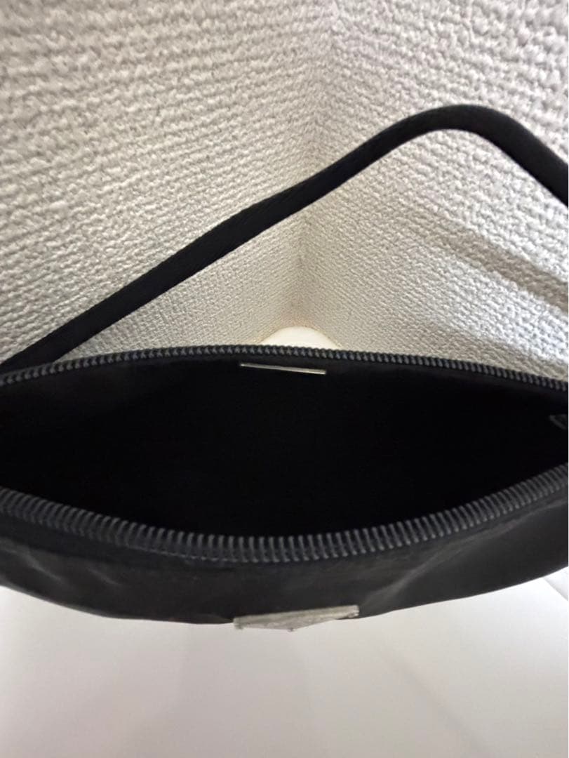 最終価格値下げ不可極美品PRADAバックアクセサリーポーチ　NERO58