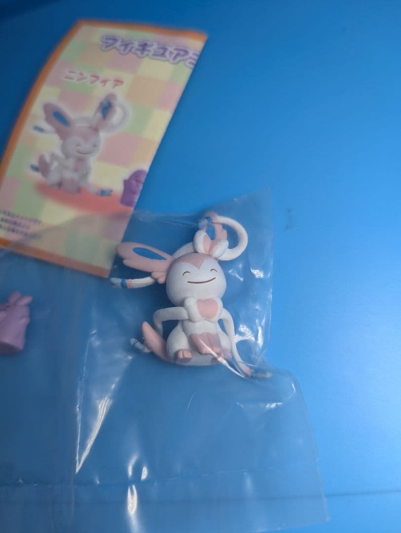 絶版　未開封　ポケセン限定　へんしん！メタモンシリーズニンフィア　ガチャガチャ