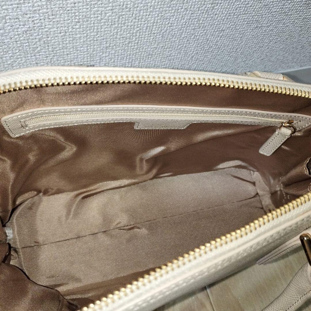 ベージュ　ハンドバッグ　トートバッグ　23区　フォーマルバッグ　ブガッティ型