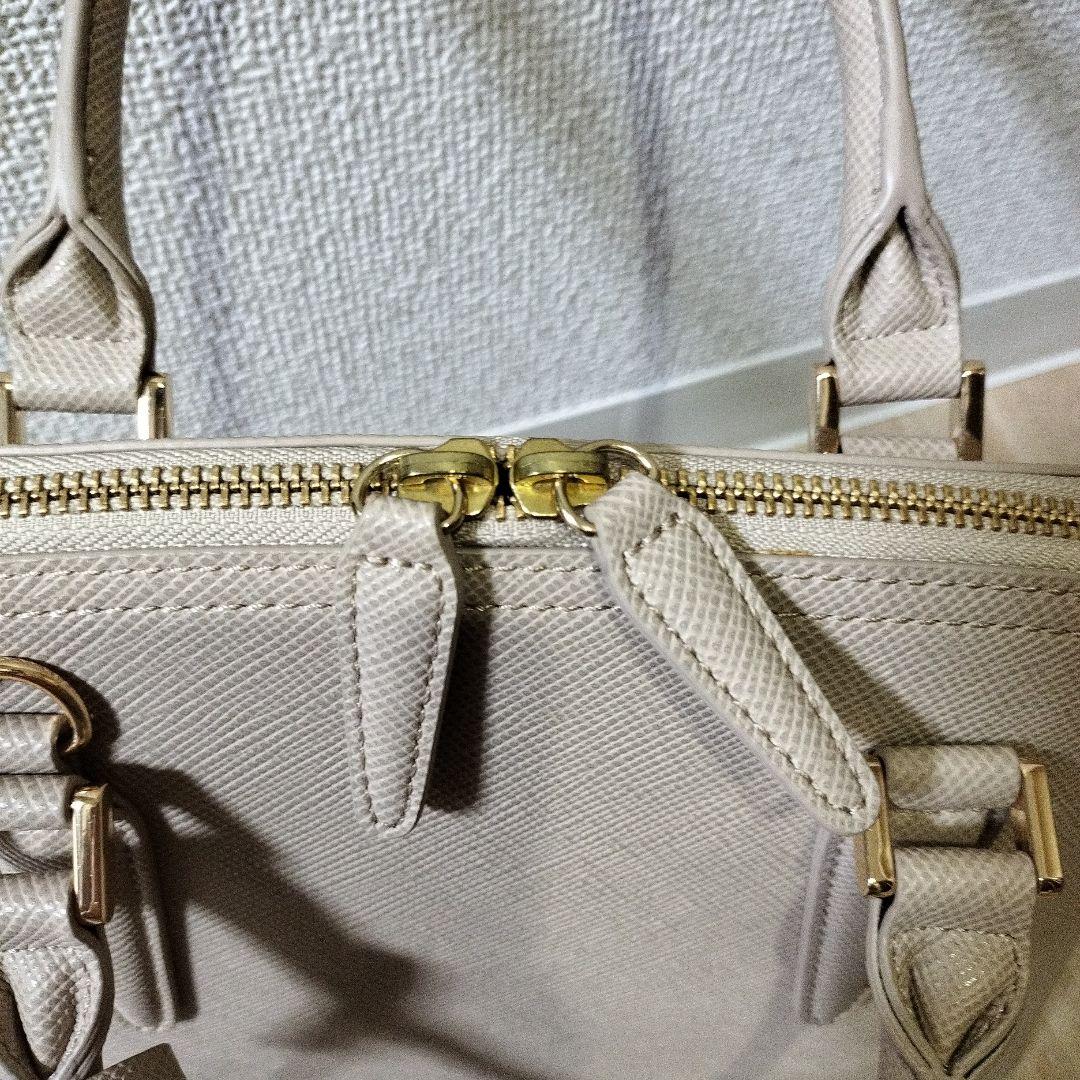 ベージュ　ハンドバッグ　トートバッグ　23区　フォーマルバッグ　ブガッティ型