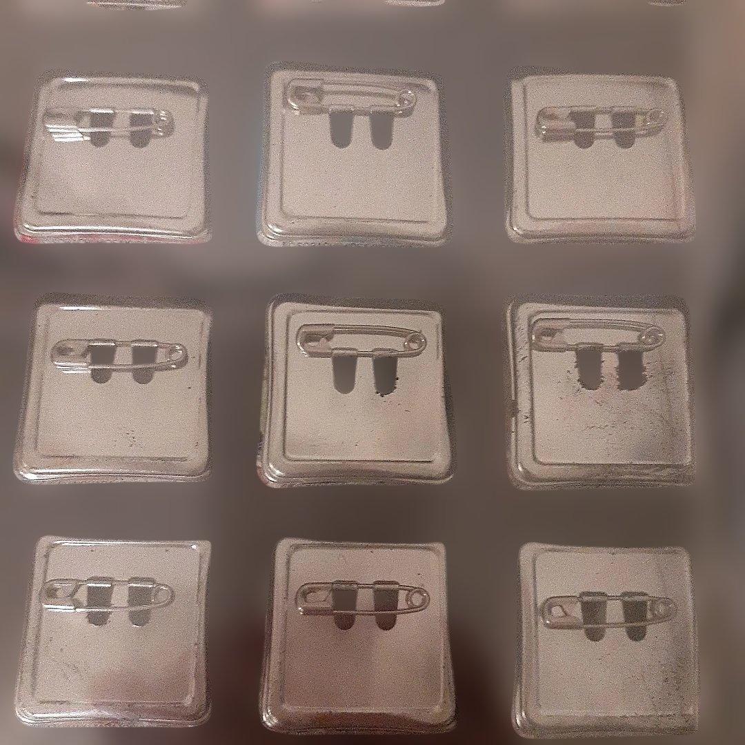 アニメキャラクター ピンバッジセット 36個