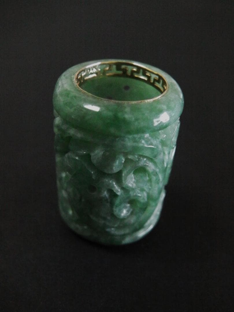 本翡翠 透かし彫り ペンダントトップ 樽型 バレル 本翡翠 透かし彫り