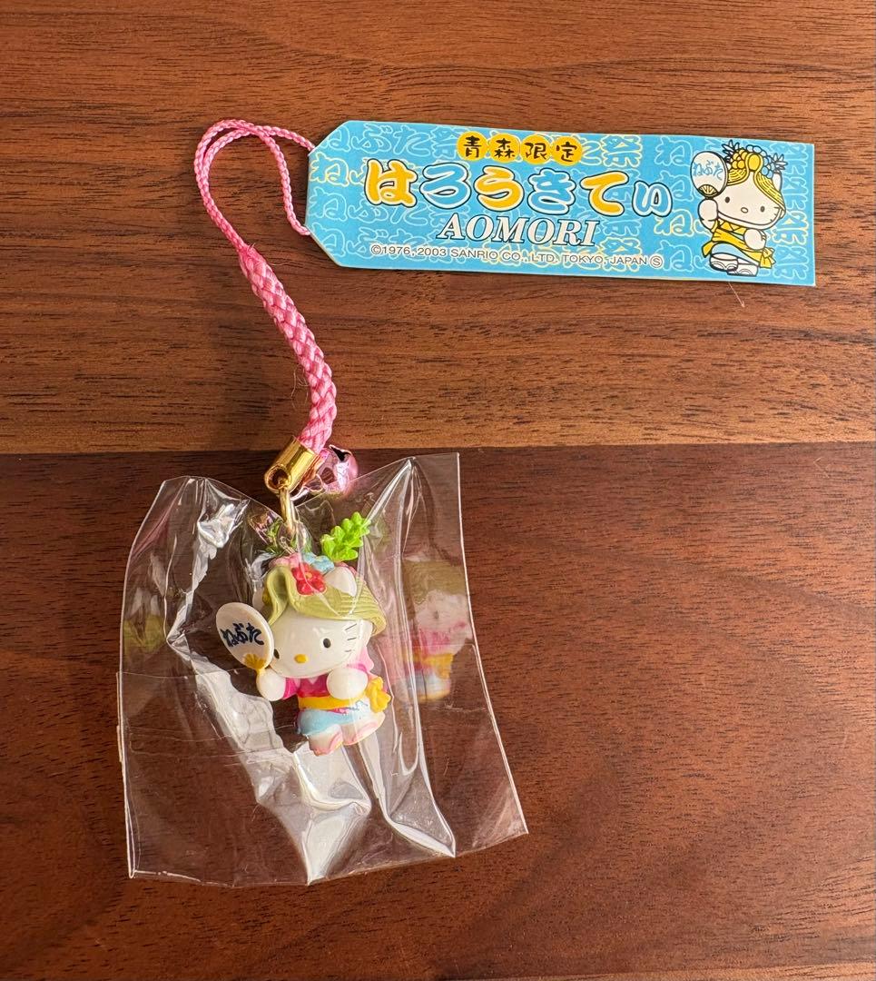 美品♡ご当地キティ根付け、キーホルダー、ピンズ　60個まとめ売り＋りんごキティ缶