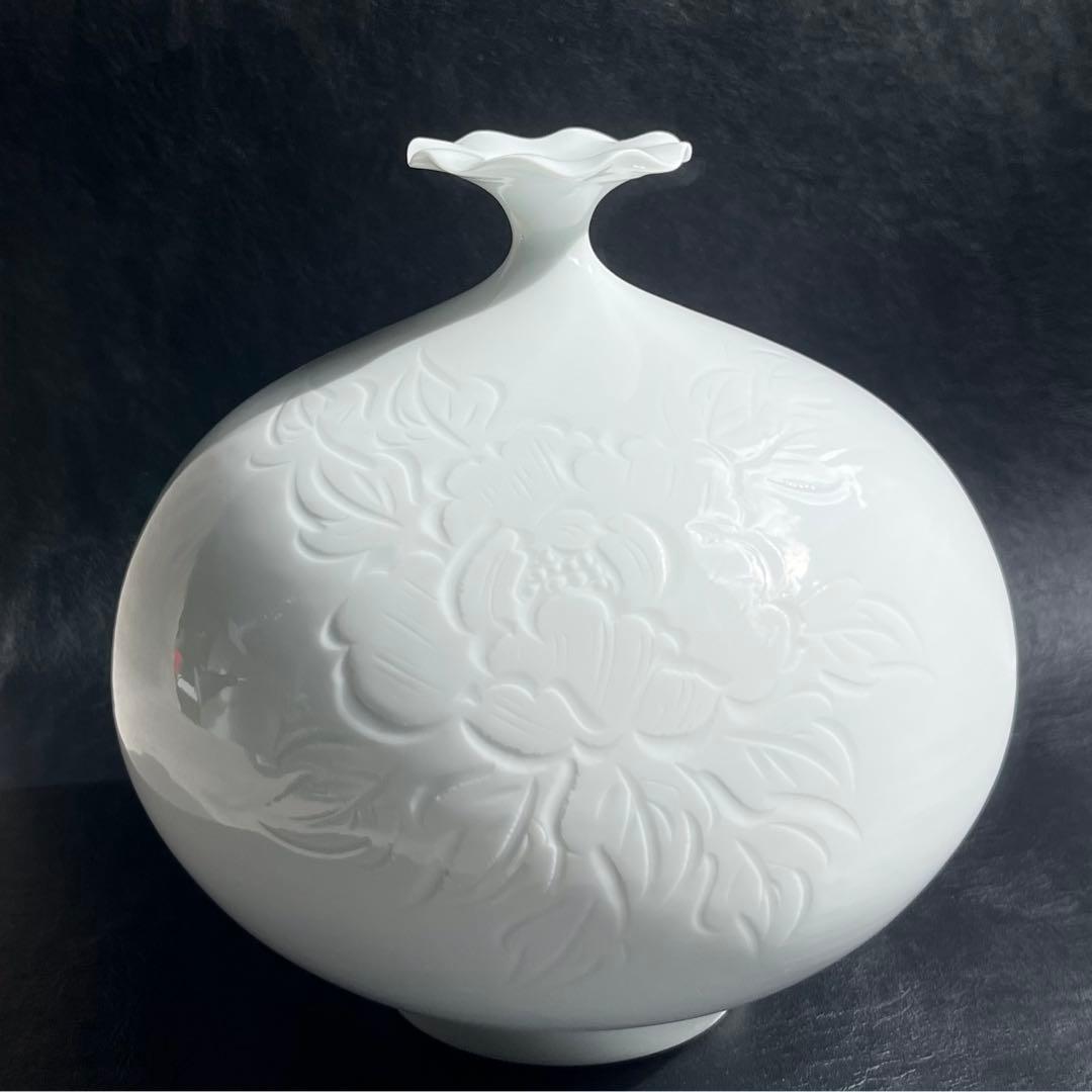 中仙窯 中尾恭純 花瓶 一輪挿し 白磁牡丹彫 高さ 約18㎝