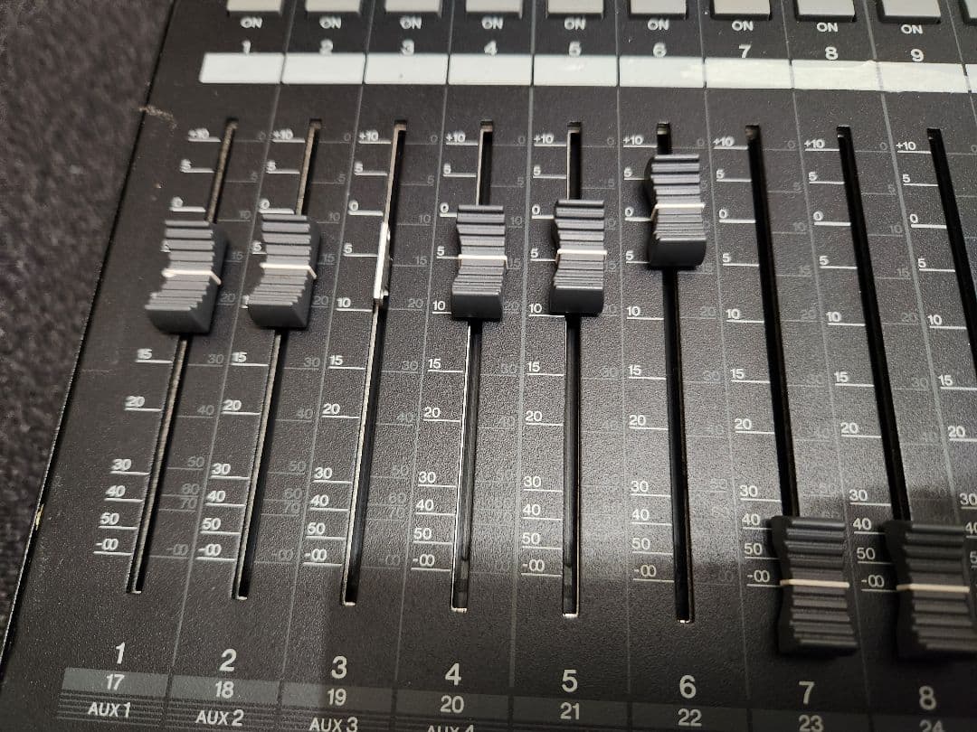 YAMAHA O1V96 デジタルミキサー　専用ハードケース付 / 動作品