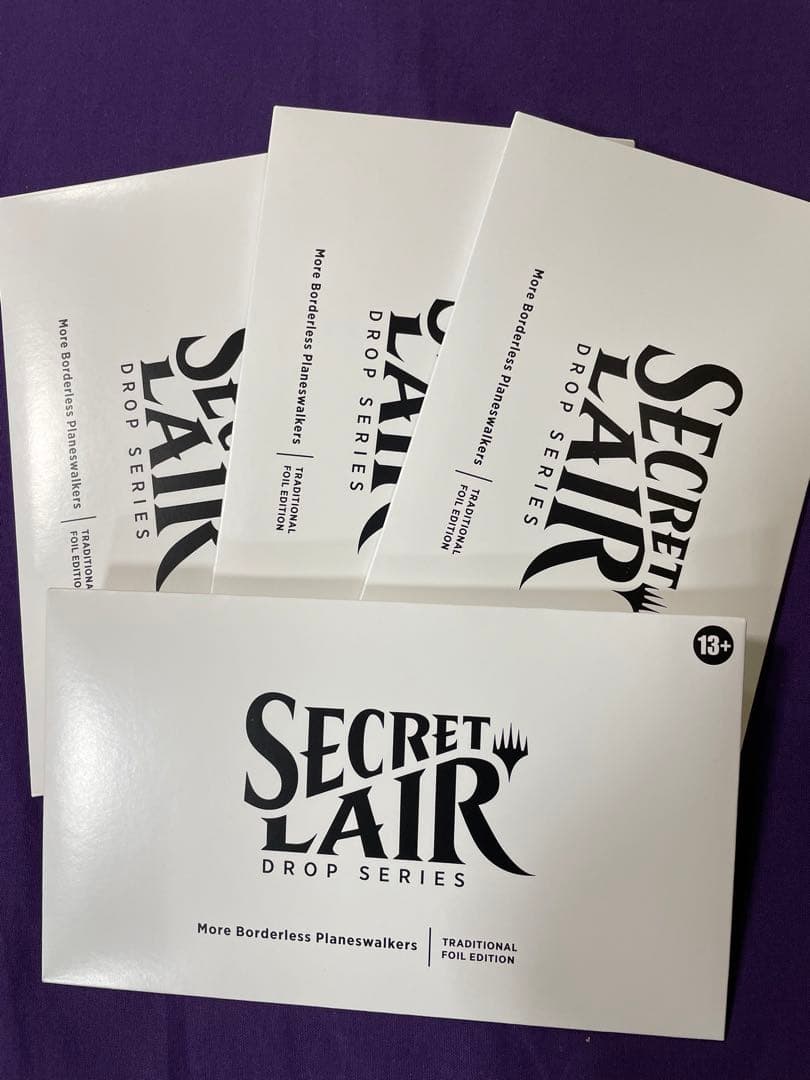 More Borderless Planeswalkers 4つセットで