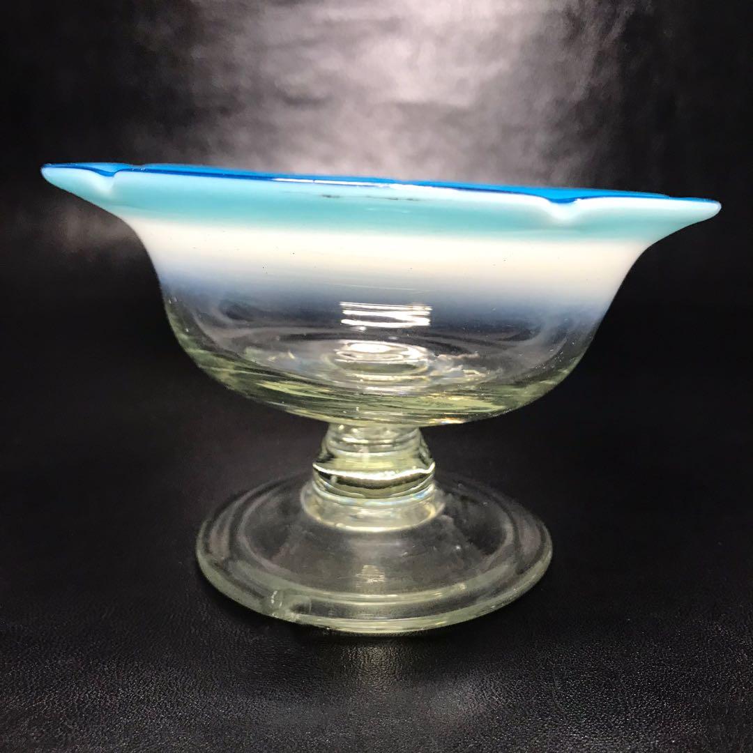 ☆明治大正ロマン！明治/大正ガラス！輪花形 青に乳白 氷コップ/手吹き