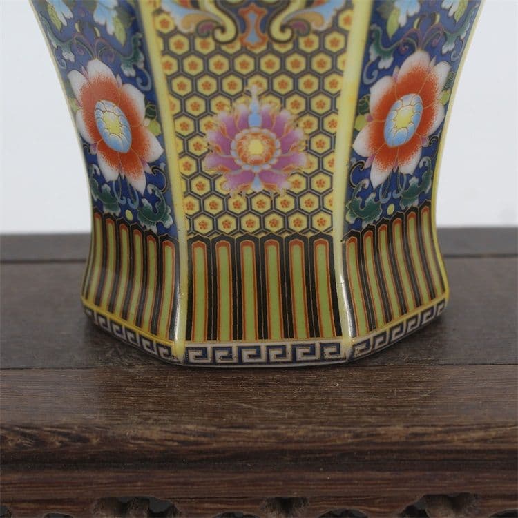 琺瑯彩花鳥八方梅瓶 景徳鎮 陶磁器 装飾品 現代工芸品 美術品 置物