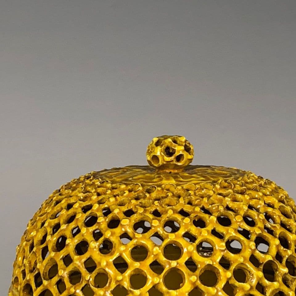 景徳鎮 陶磁器 帝王黄釉透かし彫り香炉 香道具 茶道具 装飾品 工芸