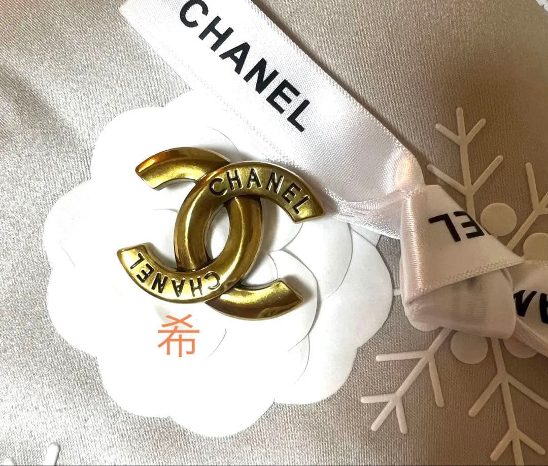 海外で買い集めた ダブルCCロゴブローチ ゴールド 2026年2月限定