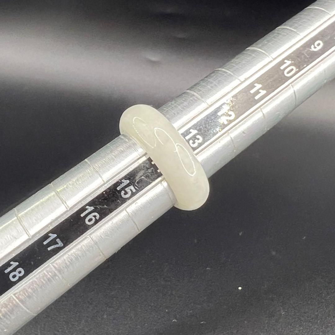 新品 ミャンマー産天然Aランク翡翠ののくり抜きリンググリーンホワイト