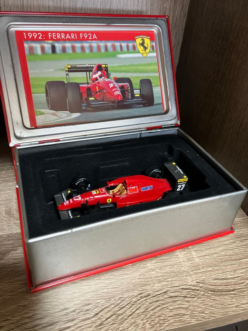 フェラーリ F92A J.アレジ 1/43 ミニカー