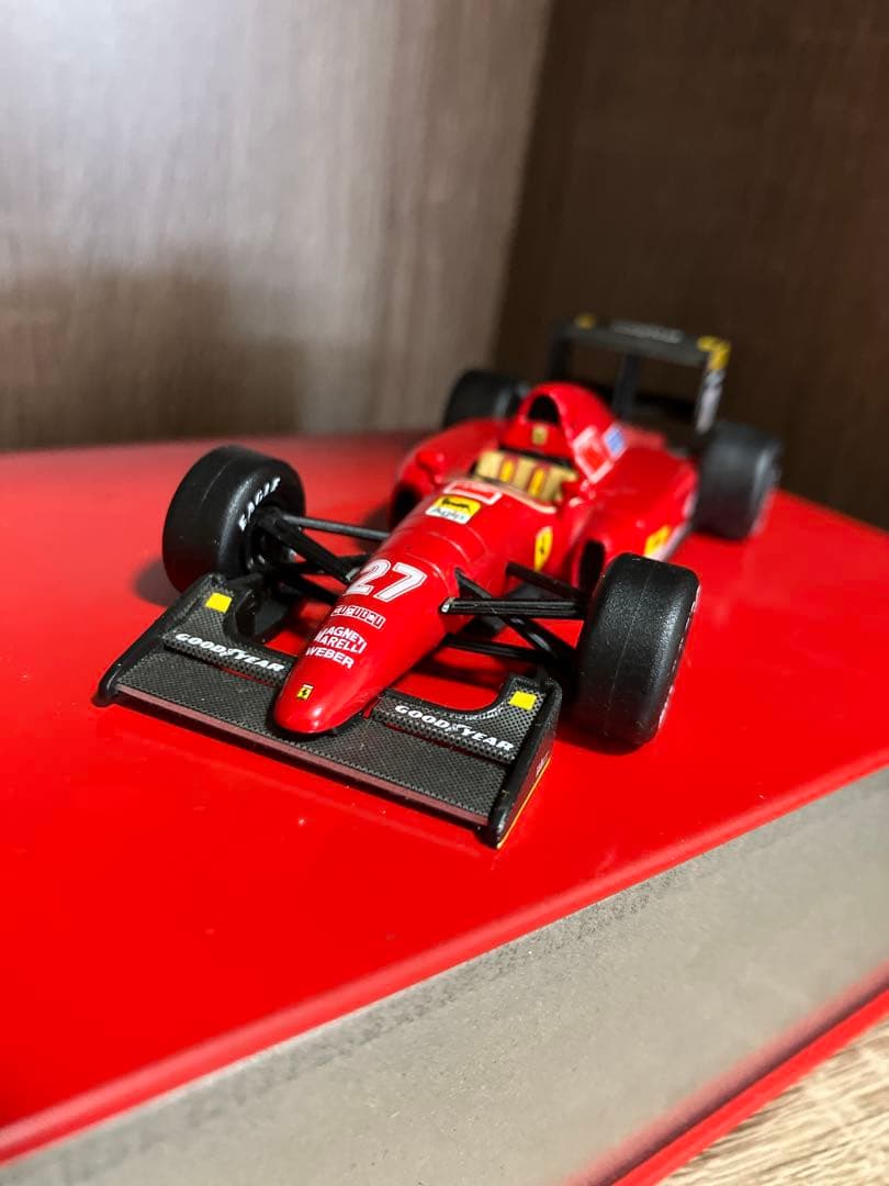 フェラーリ F92A J.アレジ 1/43 ミニカー