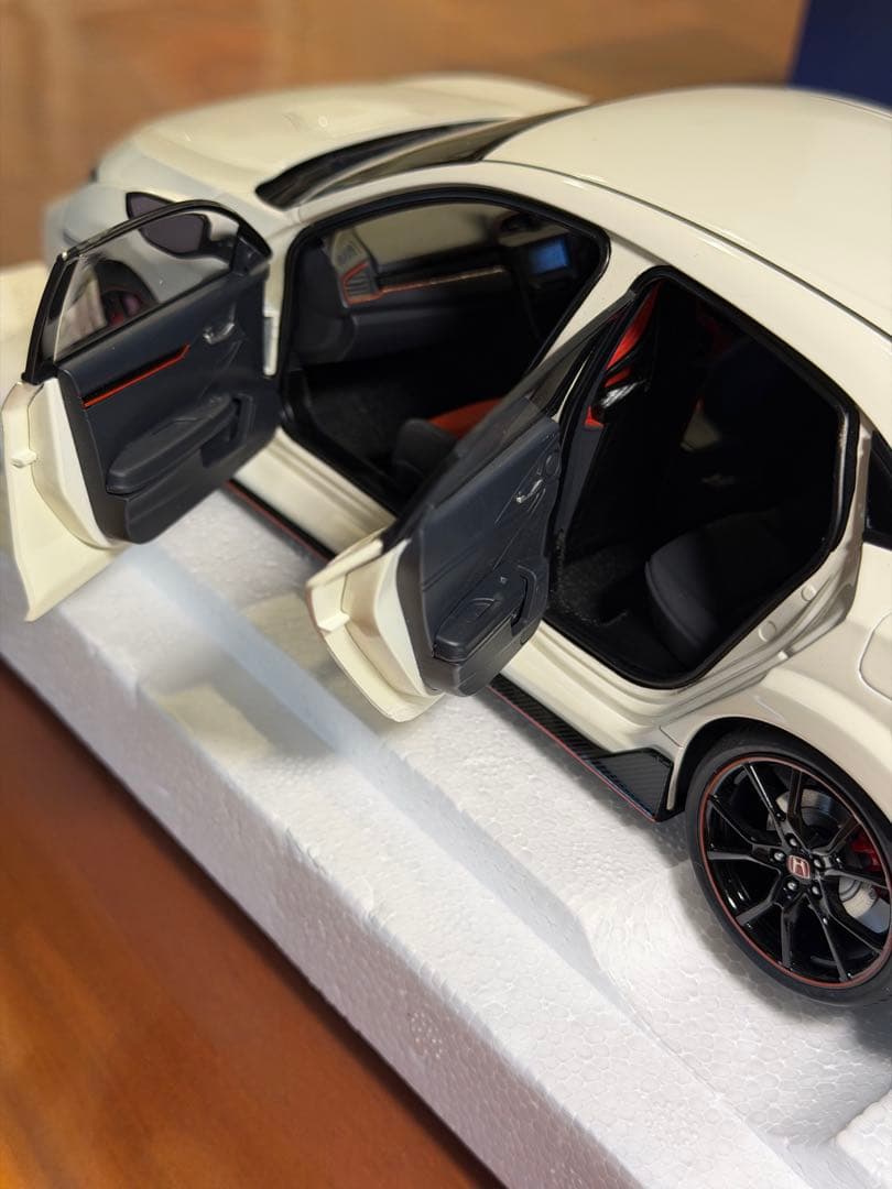 CIVIC TYPE R ホワイト 1/18スケール