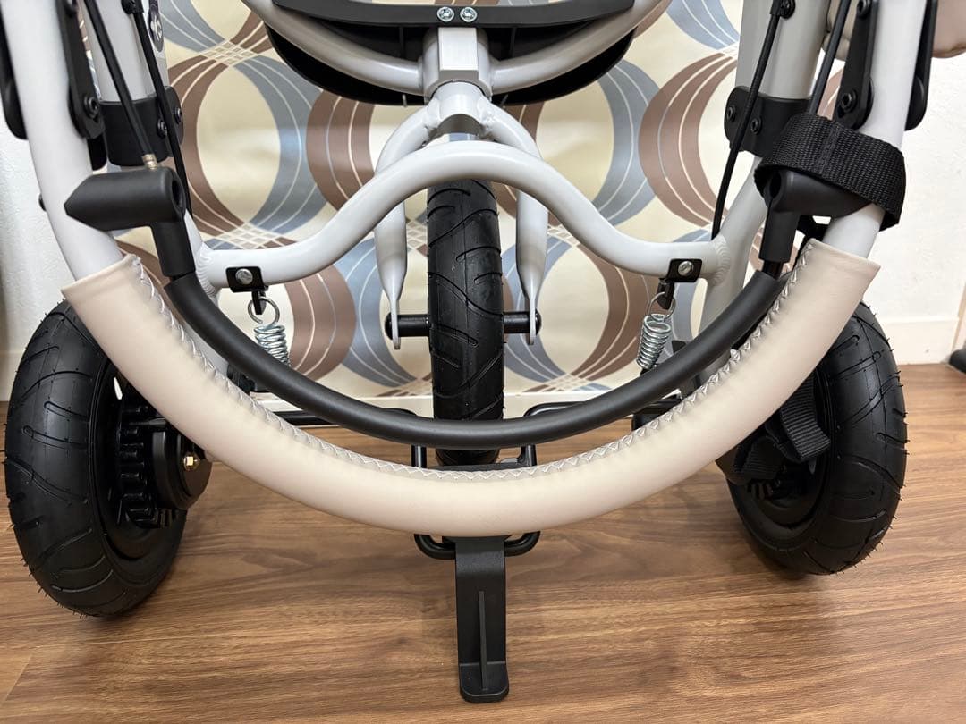 希少 カラーオーツ未使用に近い エアバギー 最新フレームホワイト