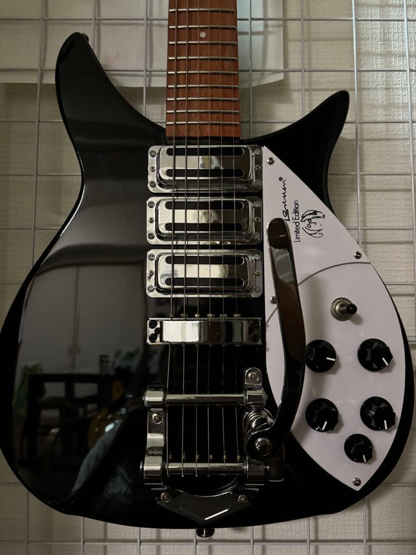 Rickenbacker 325タイプ