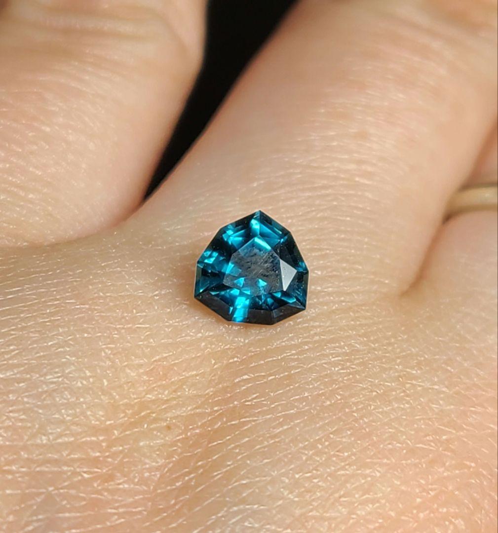 美しいインディゴブルー★アフガニスタンインディゴライトトルマリン★オーダー受付中 楽天市場】アフガニスタン産【インディゴライトトルマリンインクォーツ