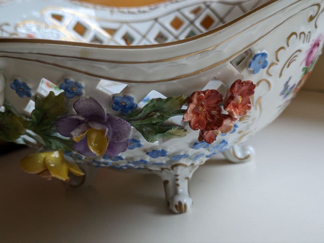 ドレスデン バスケット　花柄 透かし模様 猫足 ボウル　磁器