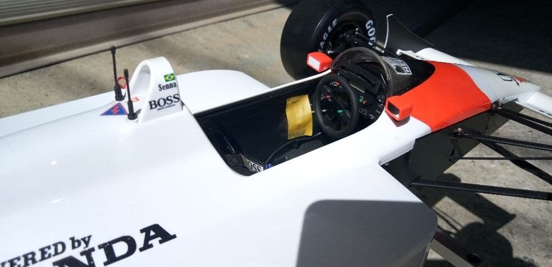 McLaren Honda MP4/4スケールモデル 1/8