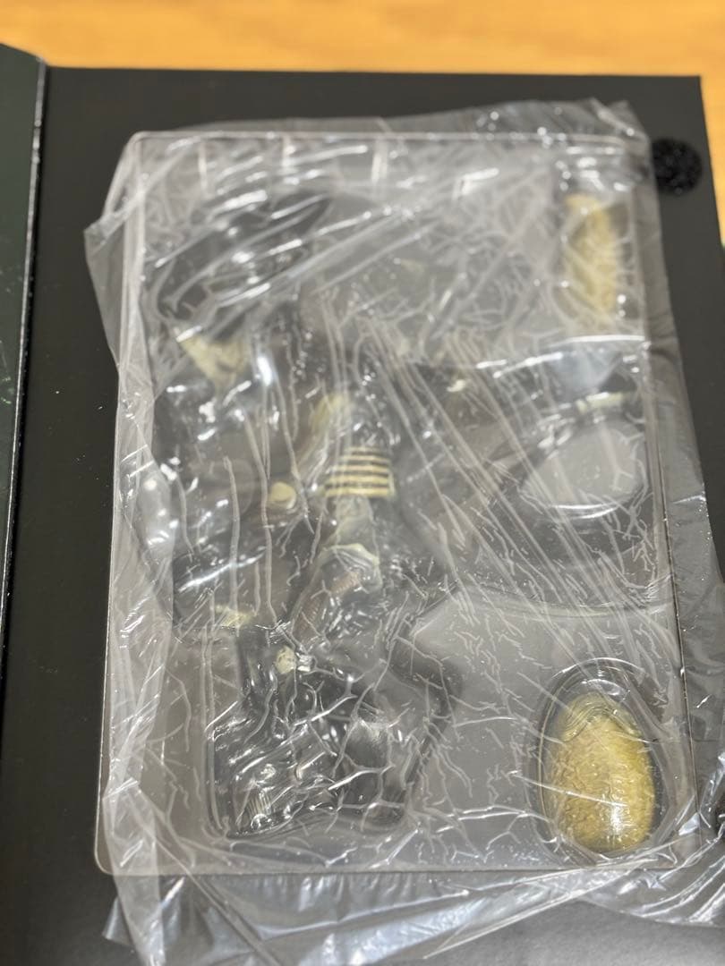 hottoys ハイブリッドメタルフィギュレーション　プレデター　4種類