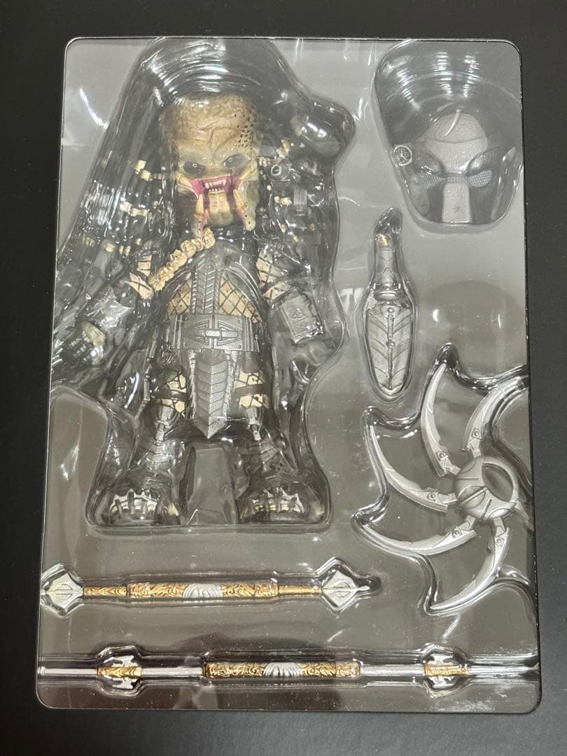 hottoys ハイブリッドメタルフィギュレーション　プレデター　4種類