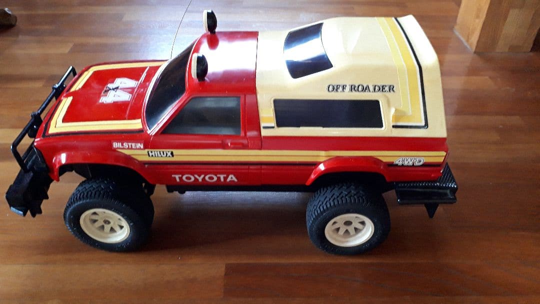 【最終価格】トヨタTOYOTAハイラックス4WD1/10ラジコン　不動品