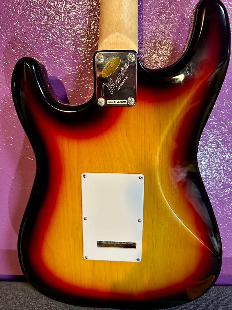 Mavis　メイビス　ストラトキャスター　サンバースト