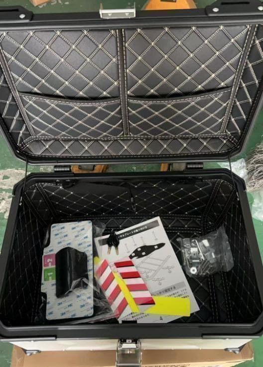 未使用中古美品 65Lバイクリアボックス アルミ制 ブラックT0202 - メルカリ