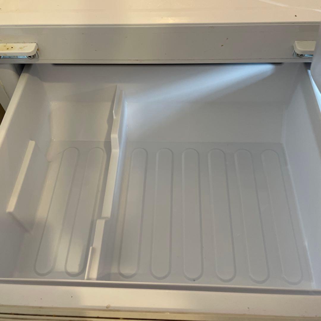 SHARP ホワイト冷蔵庫 冷凍室付き