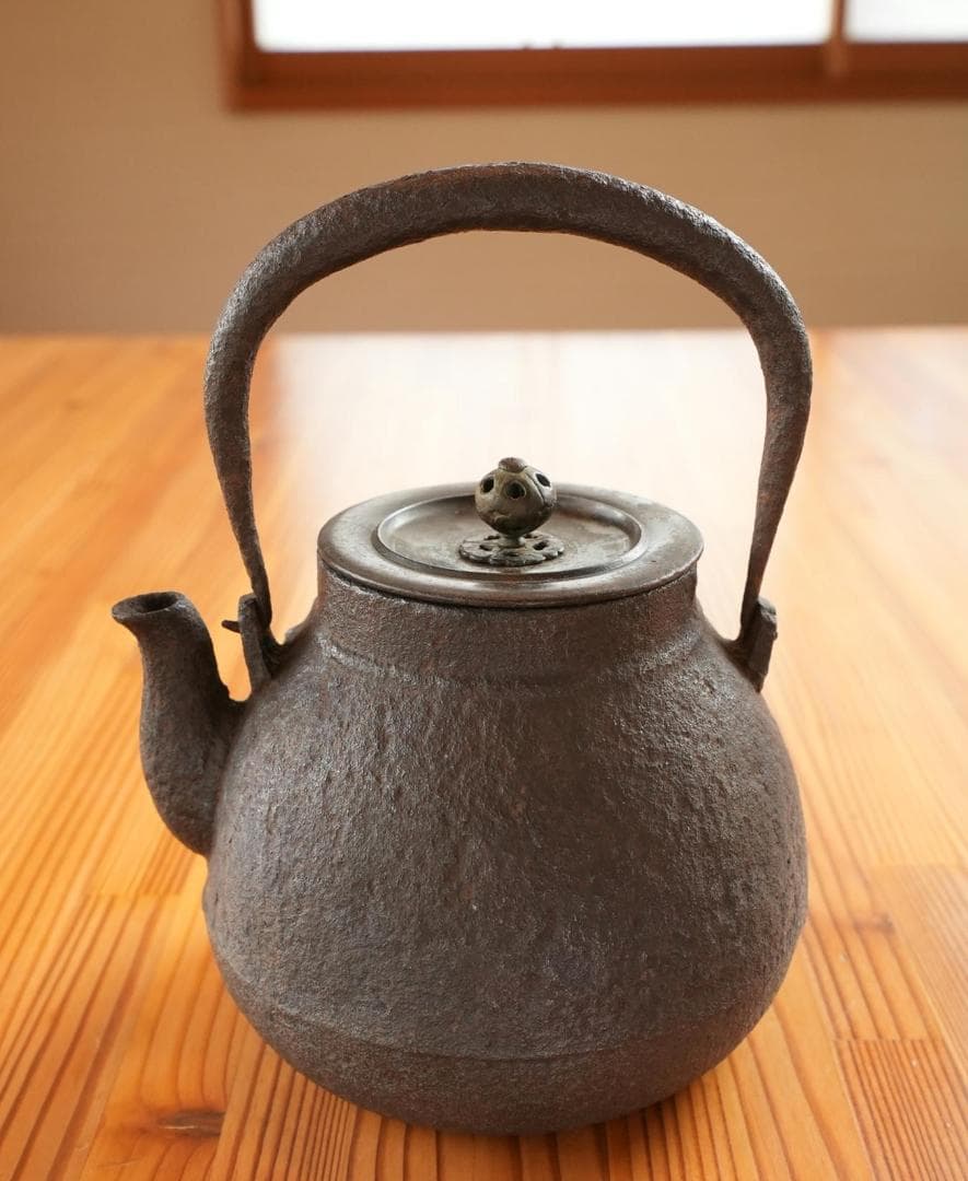 鉄瓶 龍文堂造　骨董品 茶道具 龍文堂 造『鉄瓶』 ｜骨董品買取 緑和堂