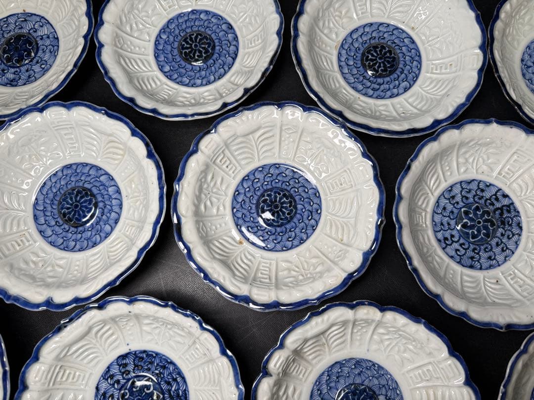 古伊万里 染付 白磁 陽刻 草花文 膾皿 17客 無傷 江戸期 二重角渦福 深