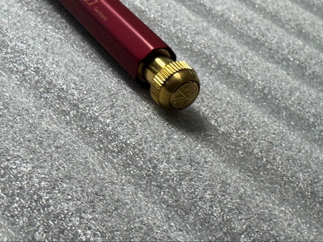 カヴェコスペシャル　レッド　0.7mm