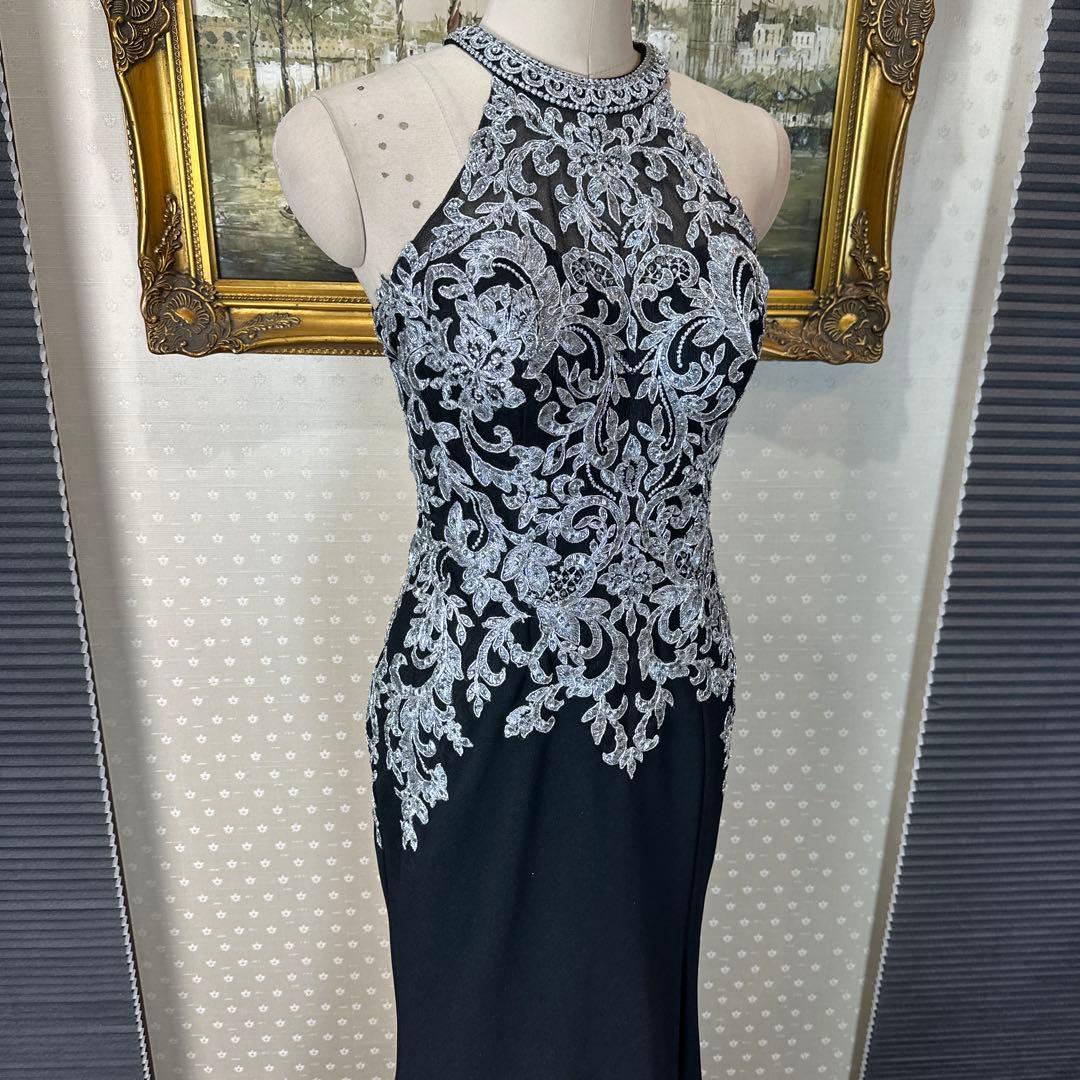 ブラックハイネック刺繍ドレス