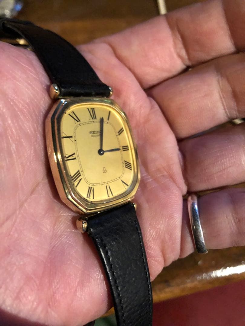 koka様　セイコー　シャリオ　SEIKO スクエア　ローマン文字　腕時計