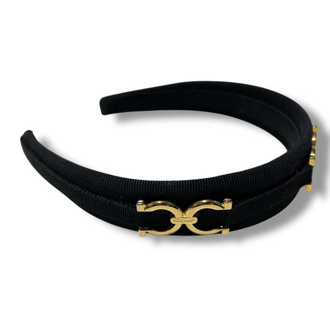 サルヴァトーレフェラガモ カチューシャ ガンチーニ ブラック ゴールド