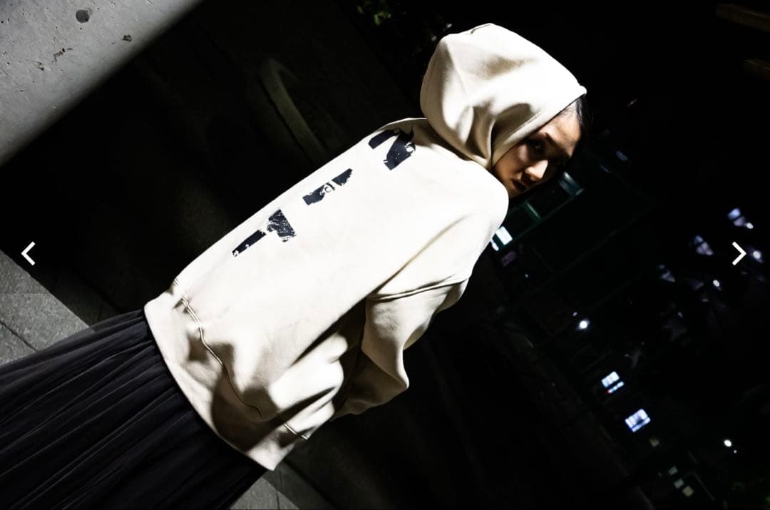 ニートと居候とたかさき NIT ベージュパーカー 黒ver.