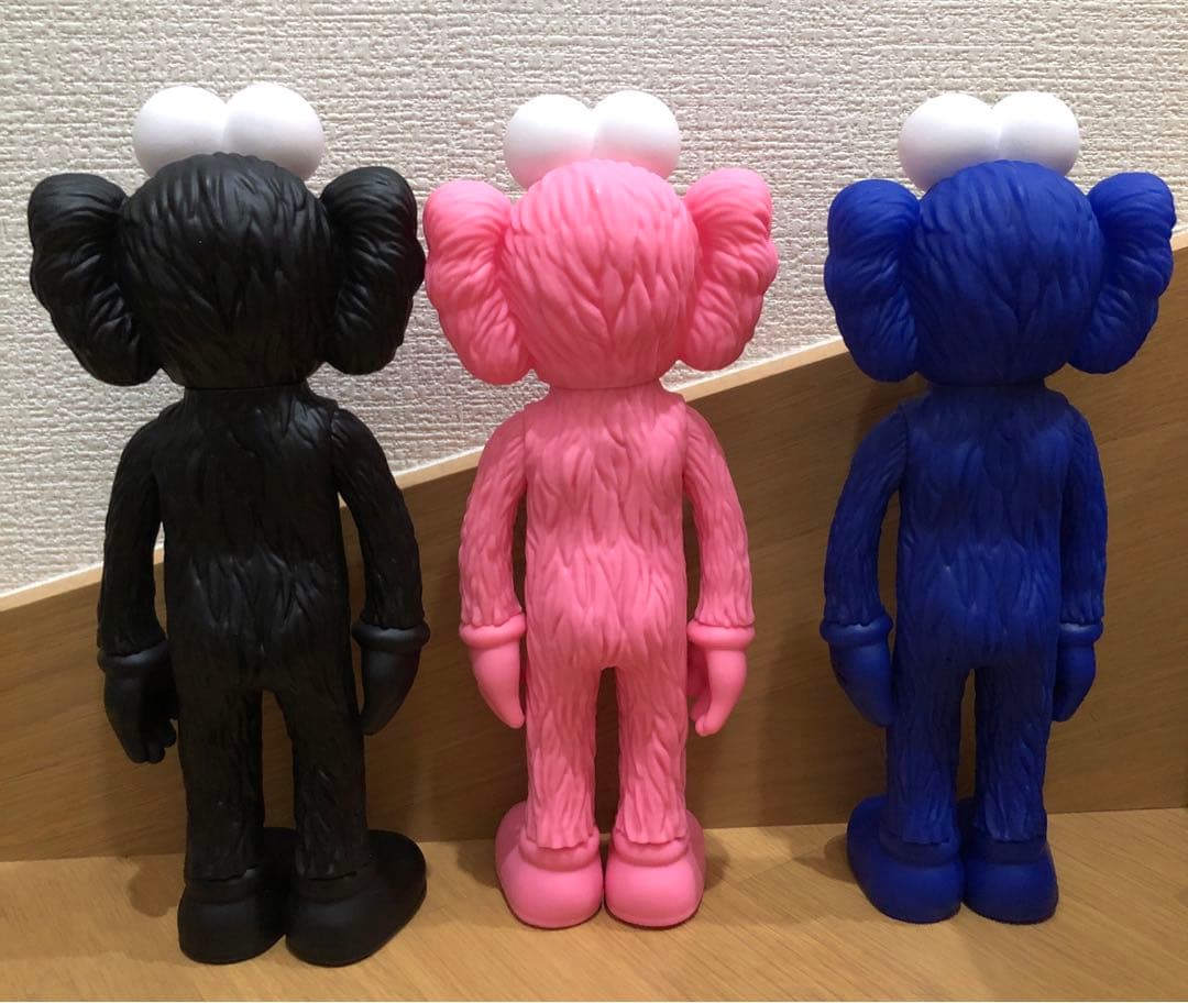 KAWS カウズ モチーフフィギュア ブラック ピンク ブルー フィギュア 3