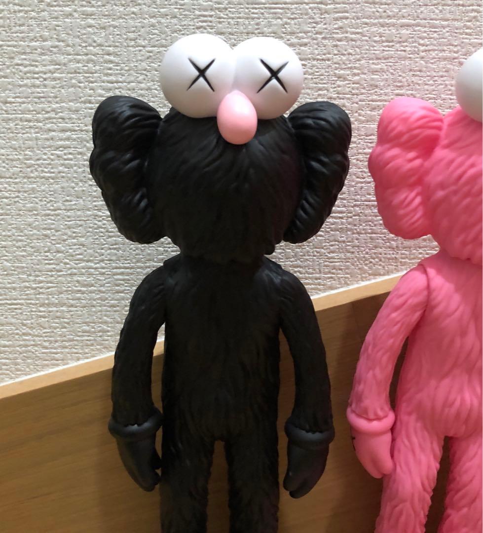 KAWS カウズ モチーフフィギュア ブラック ピンク ブルー フィギュア 3