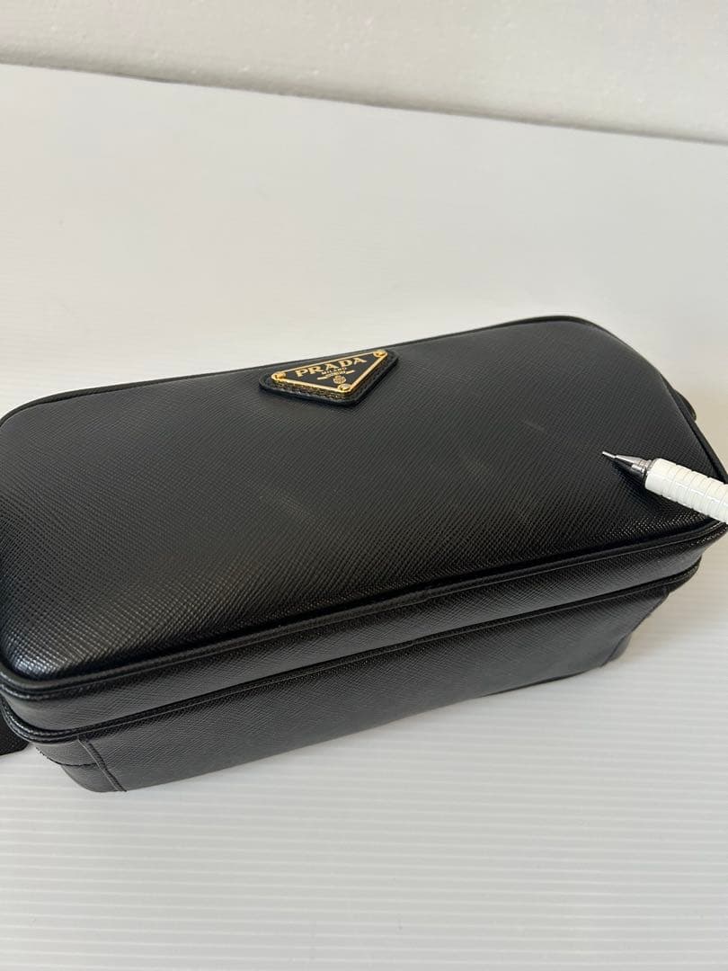 プラダ　ショルダーバッグ　ブラック　BT1010