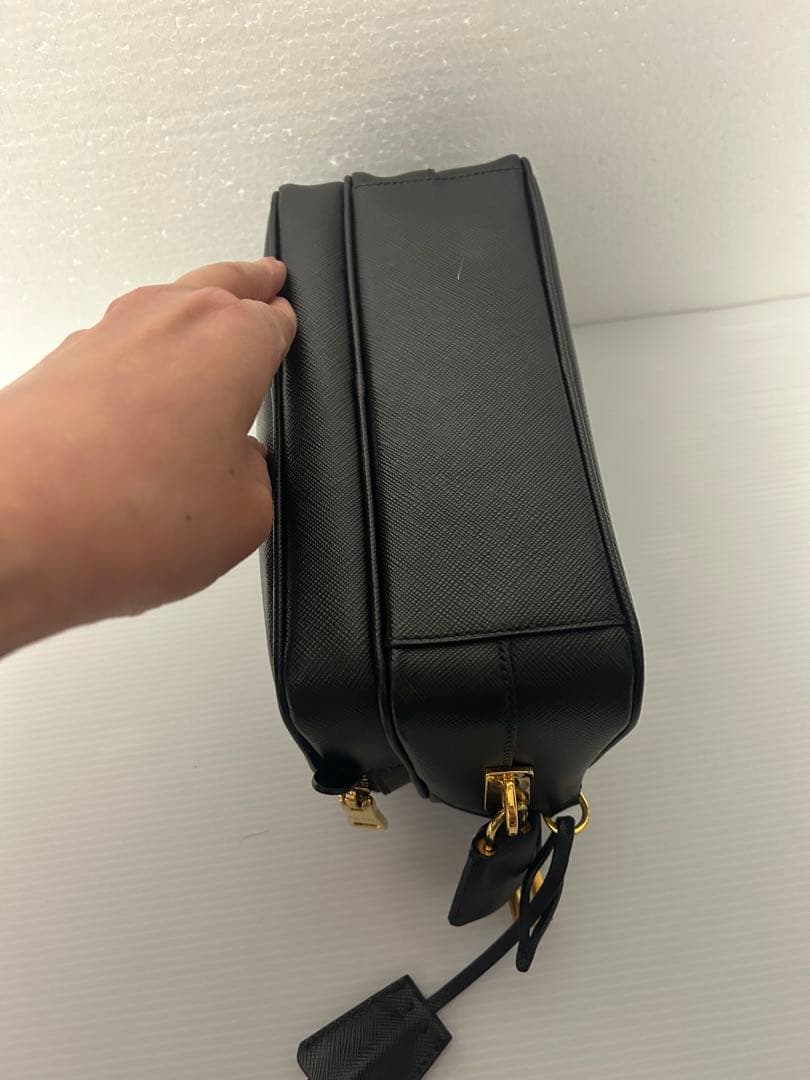 プラダ　ショルダーバッグ　ブラック　BT1010