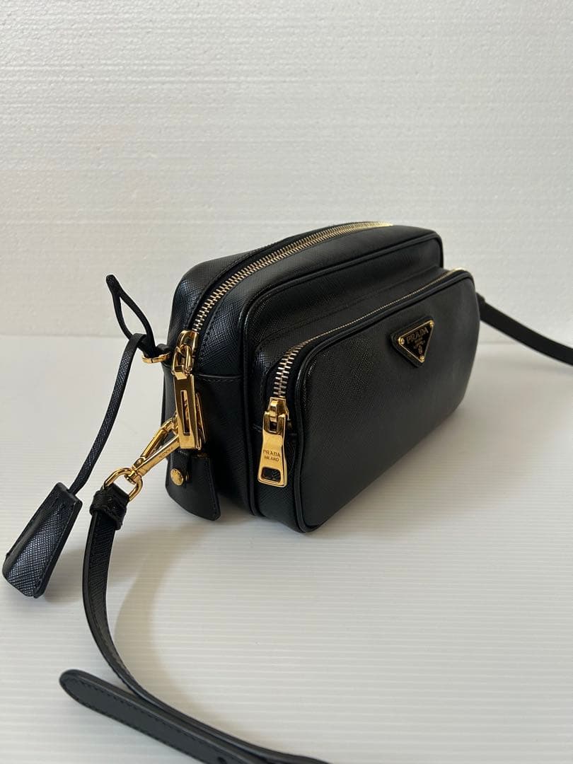 プラダ　ショルダーバッグ　ブラック　BT1010