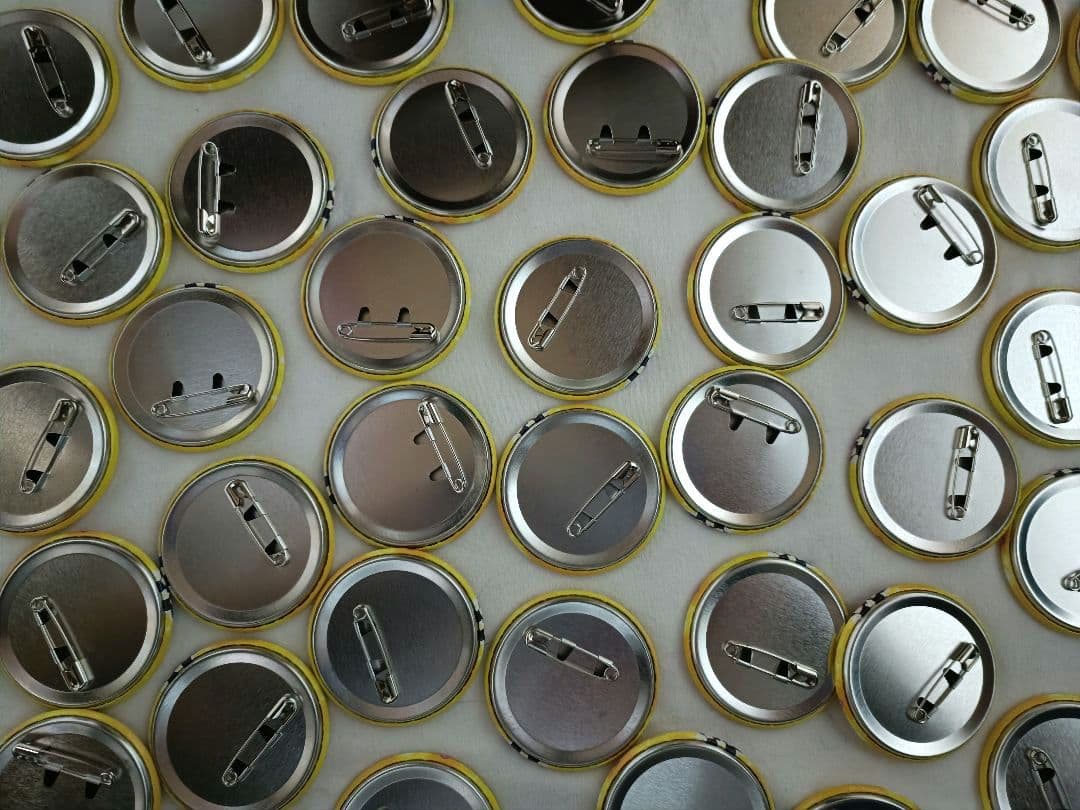 すとぷり るぅと 缶バッチ 2021 newyear デフォ にゅーいやー