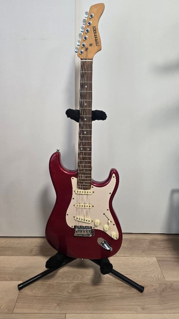 FERNANDES エレキギター 赤 ストラトキャスター