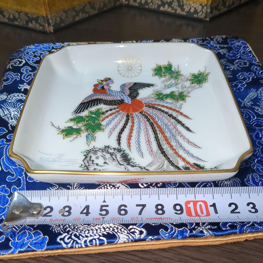 深川製磁　宇佐神宮　花瓶　飾り皿　２点セット　皿立て付き